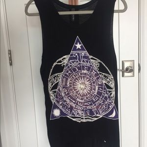 High low graphic tank top